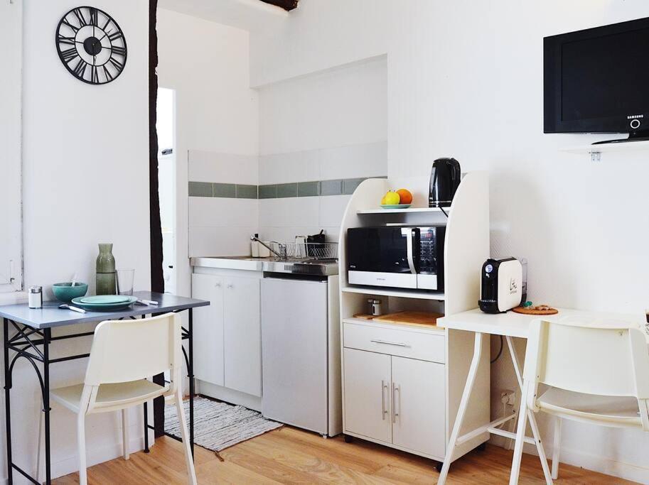 Superbe Studio Au Centre D'Orleans Apartment Bagian luar foto